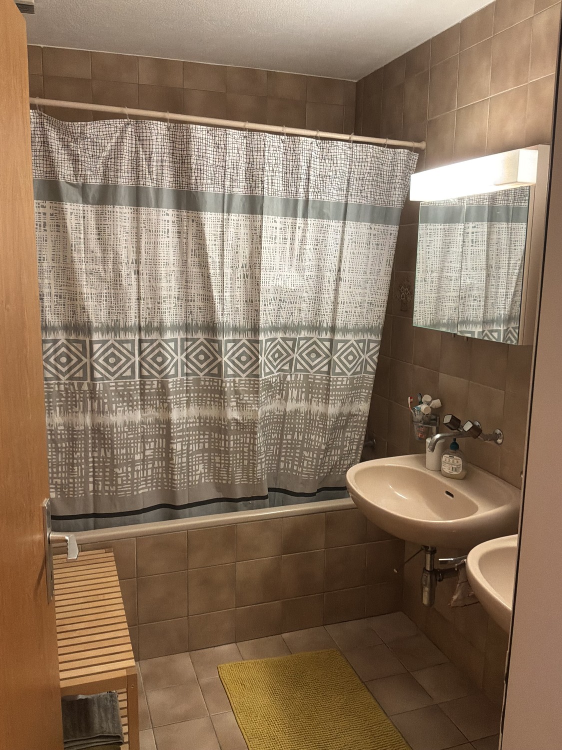 Chambre dans un appartement partagé