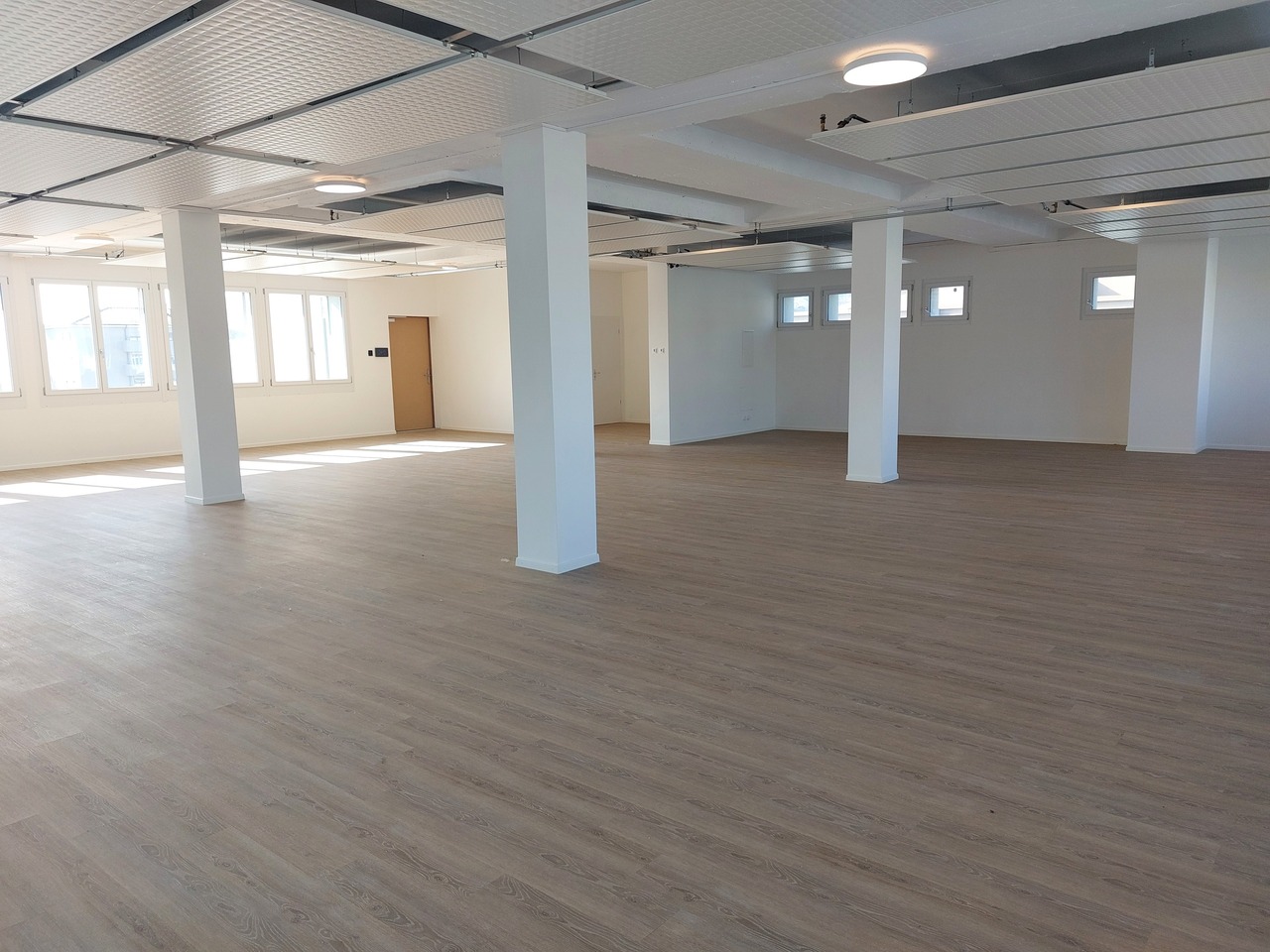 214m² Büro, Foto 2 von 5