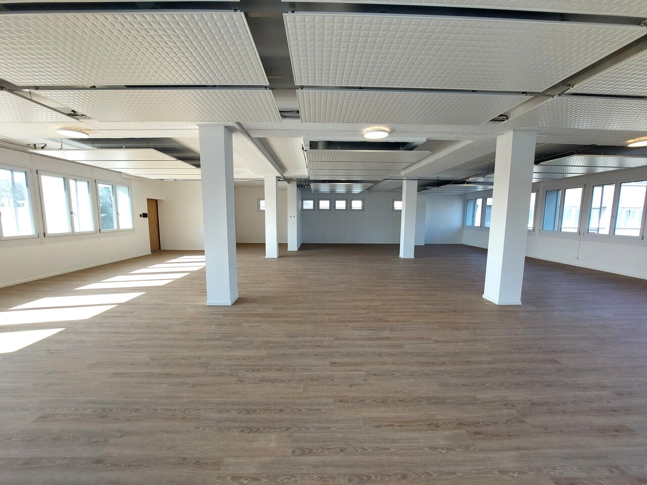 214m² Büro, Foto 1 von 5