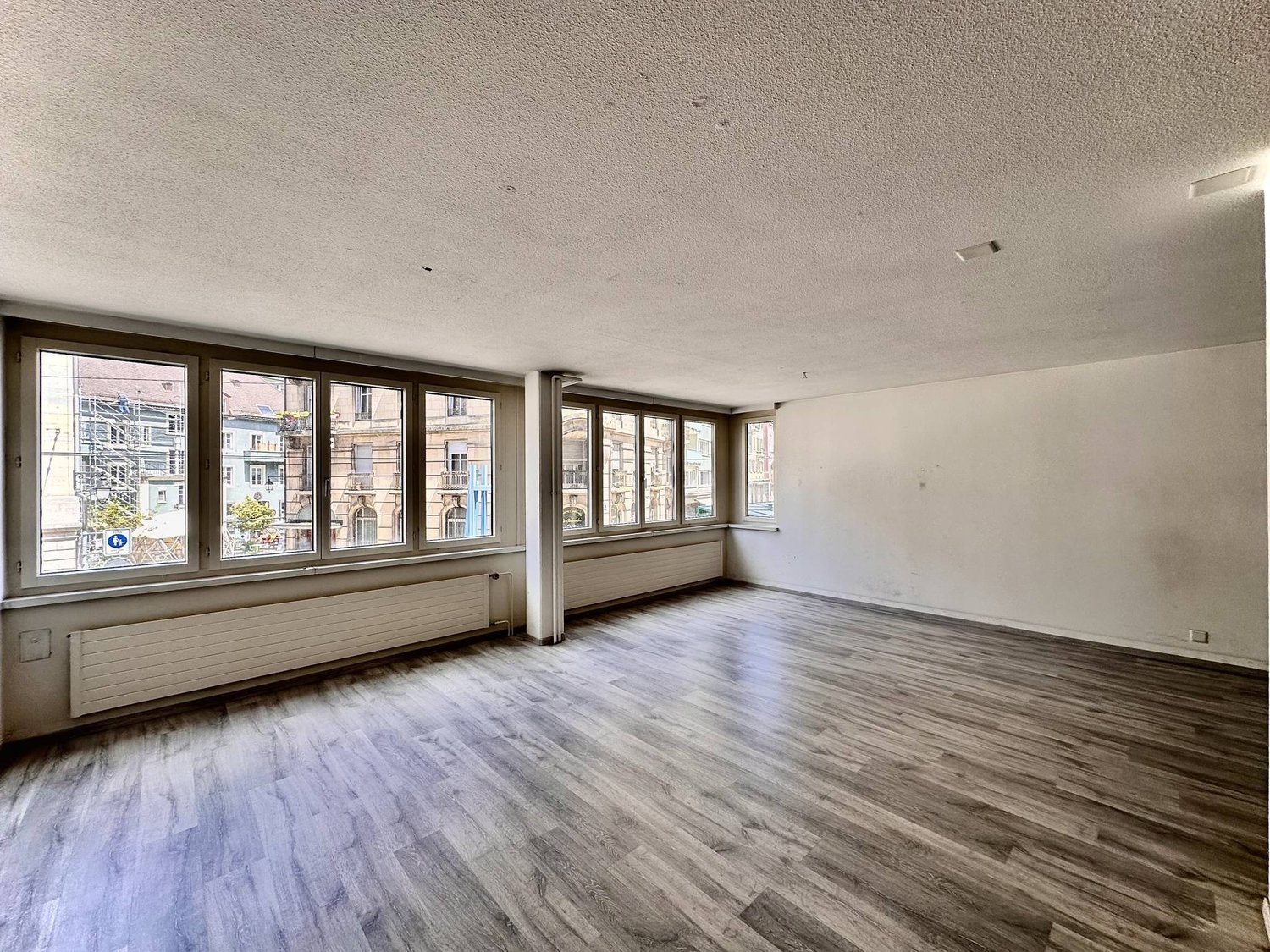 130m² office