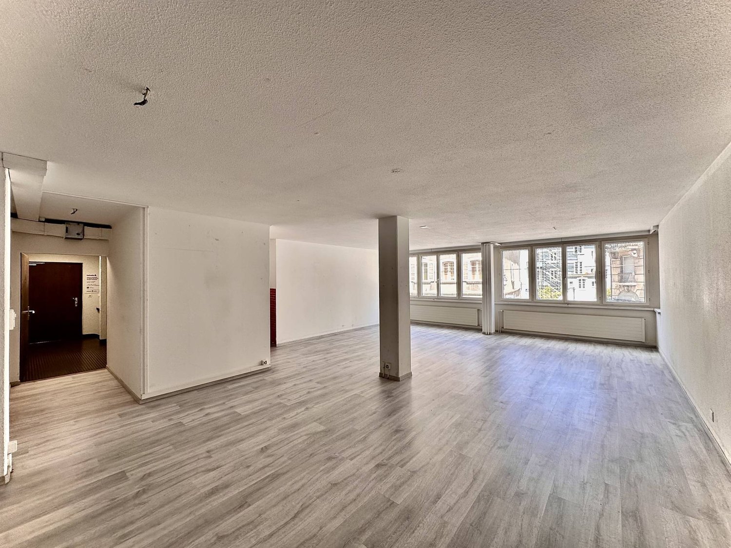 130m² office