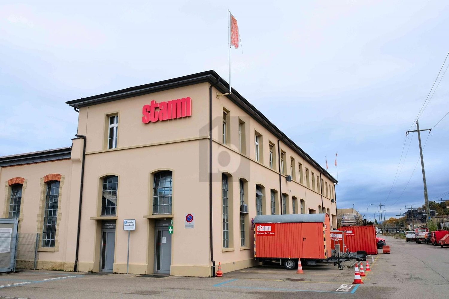 235m² office