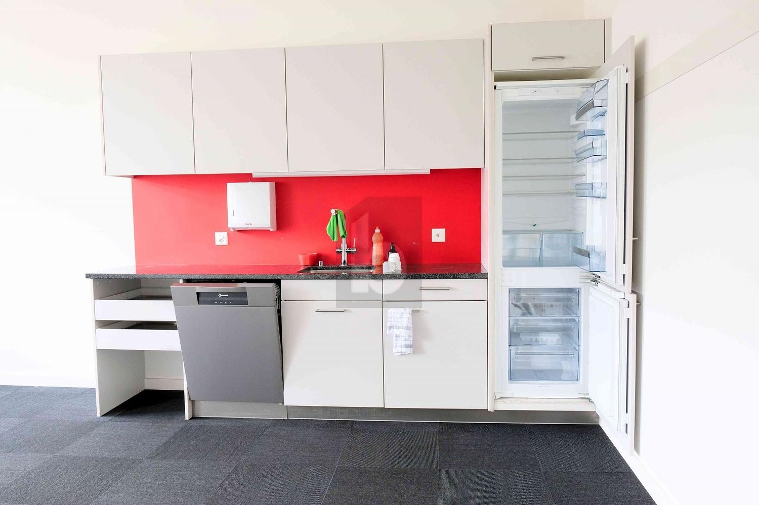 235m² office