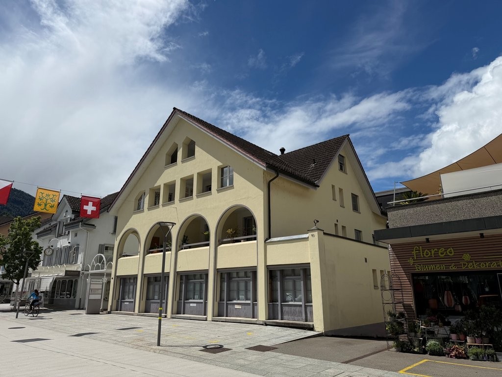160m² commercial
