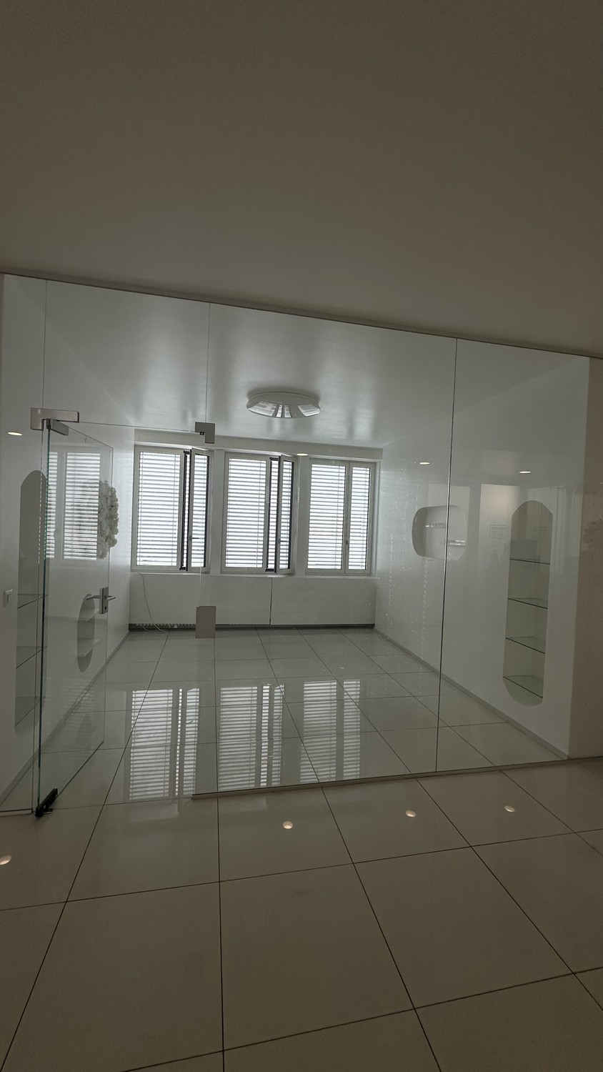 117m² commercial, Foto 1 von 2