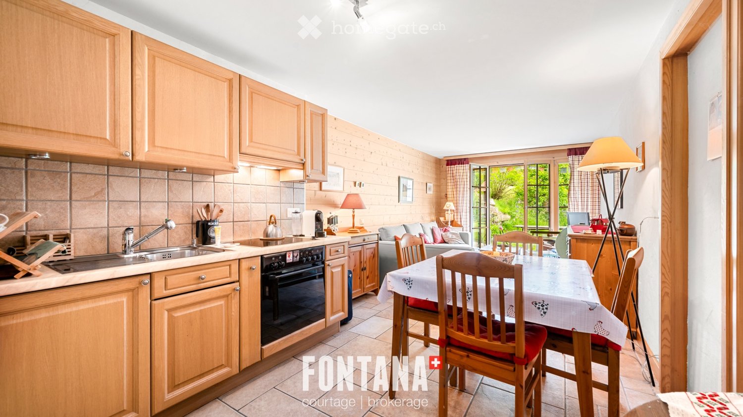 1-Zimmer-Wohnung
150 m von der Coop und 500 m vom Bahnhof entfernt, charmantes Studio von ca. 30 m² in einem im Jahr 2004 erbauten Chalet mit 15 Wohnungen, gepflegt und gut unterhalten. Hell und funktional, profitiert es von einer aussergewöhnlichen Aussicht auf die Diablerets und einer privaten Te, Foto 2 von 5