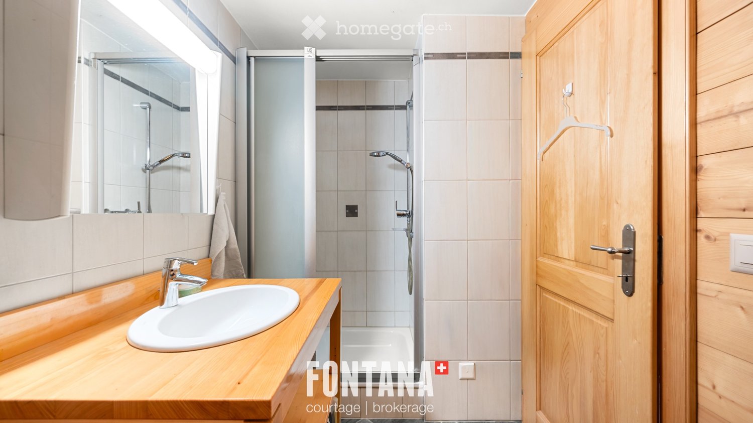 1-Zimmer-Wohnung
150 m von der Coop und 500 m vom Bahnhof entfernt, charmantes Studio von ca. 30 m² in einem im Jahr 2004 erbauten Chalet mit 15 Wohnungen, gepflegt und gut unterhalten. Hell und funktional, profitiert es von einer aussergewöhnlichen Aussicht auf die Diablerets und einer privaten Te, Foto 1 von 5