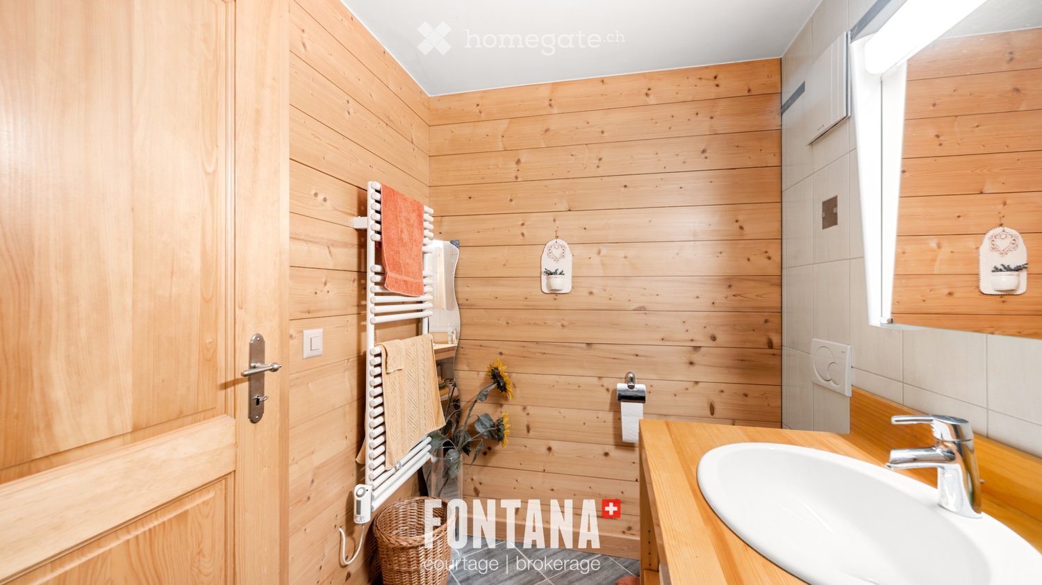 1-Zimmer-Wohnung
150 m von der Coop und 500 m vom Bahnhof entfernt, charmantes Studio von ca. 30 m² in einem im Jahr 2004 erbauten Chalet mit 15 Wohnungen, gepflegt und gut unterhalten. Hell und funktional, profitiert es von einer aussergewöhnlichen Aussicht auf die Diablerets und einer privaten Te, Foto 3 von 5