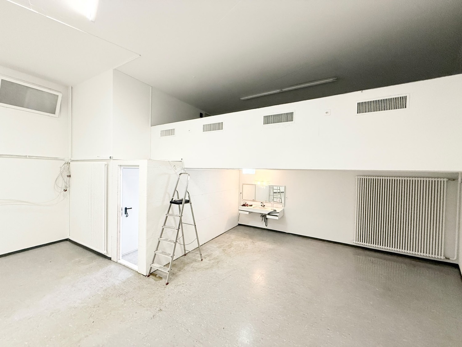 92m² commercial