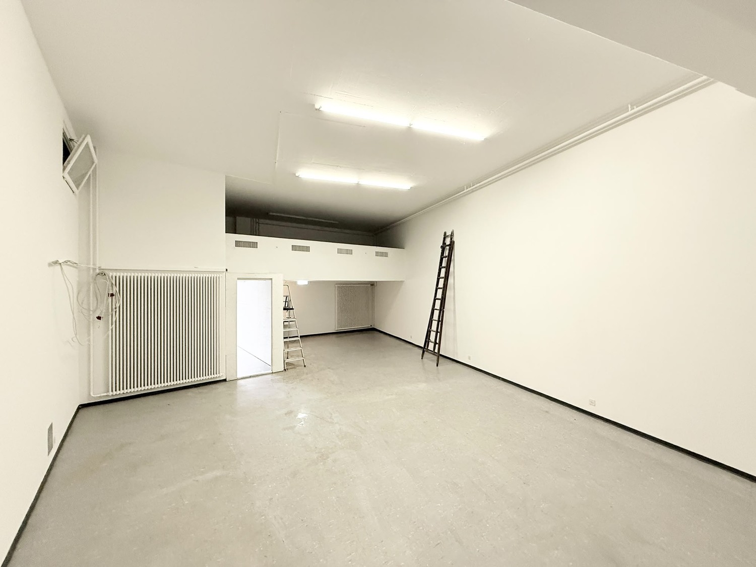 92m² commercial