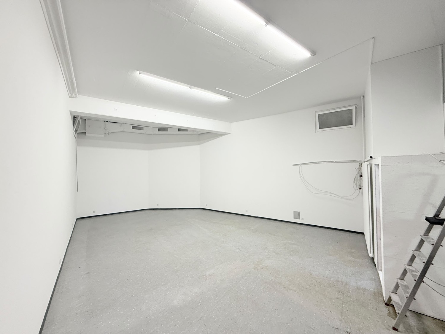 92m² commercial