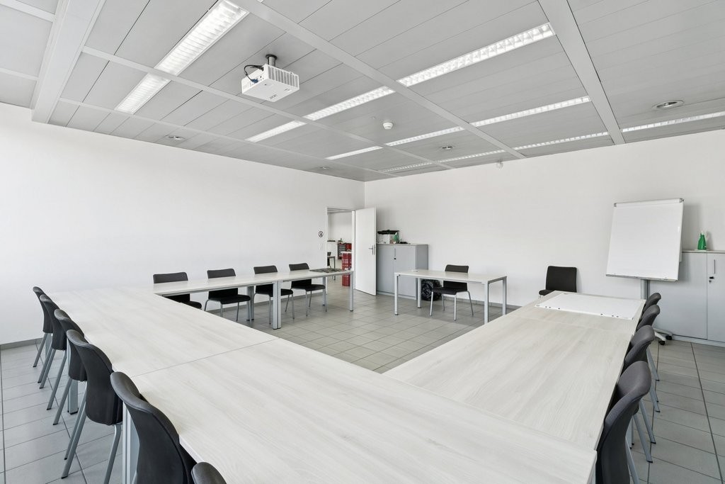 235m² commercial