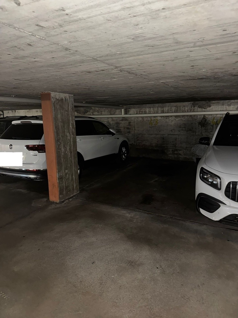 Place souterrain

À louer immédiatement ou à convenir, la place n° 43 dans le garage souterrain.

En cas d'intérêt, n'hésitez pas à me contacter via le formulaire de contact. Les visites peuvent être organisées avec l'actuel locataire, les places de parc sont de taille standard.